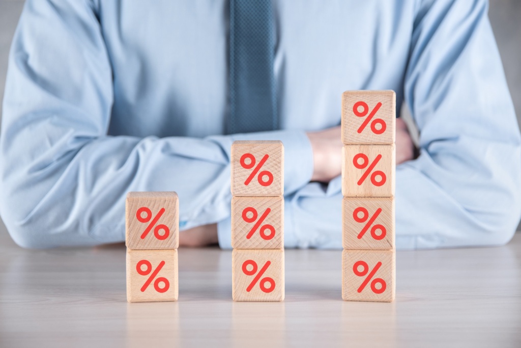 Ставки по вкладам в крупных банках поднялись до 15,62%