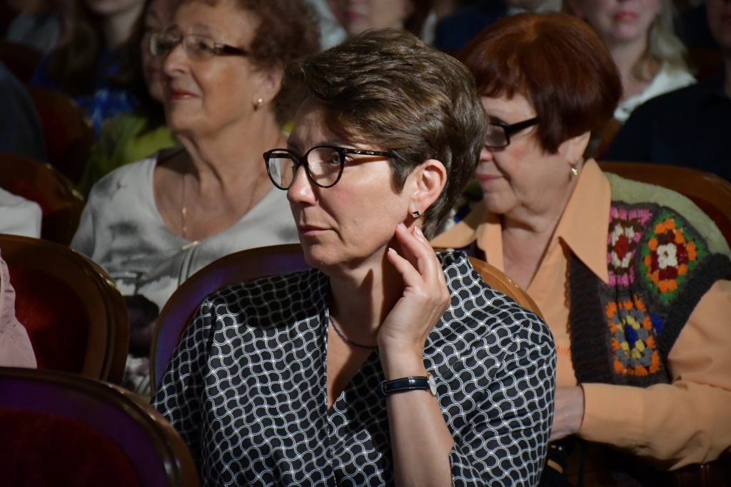 Медицина как призвание: Александр Кузьмичёв поздравил коллектив областной больницы с двойным праздником