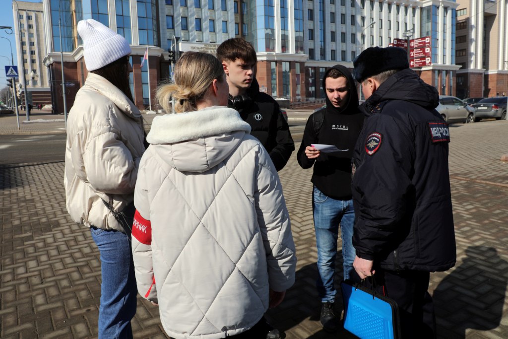 Полицейские МВД и общественники «Отряда Правопорядка» провели акцию на улицах Саранска