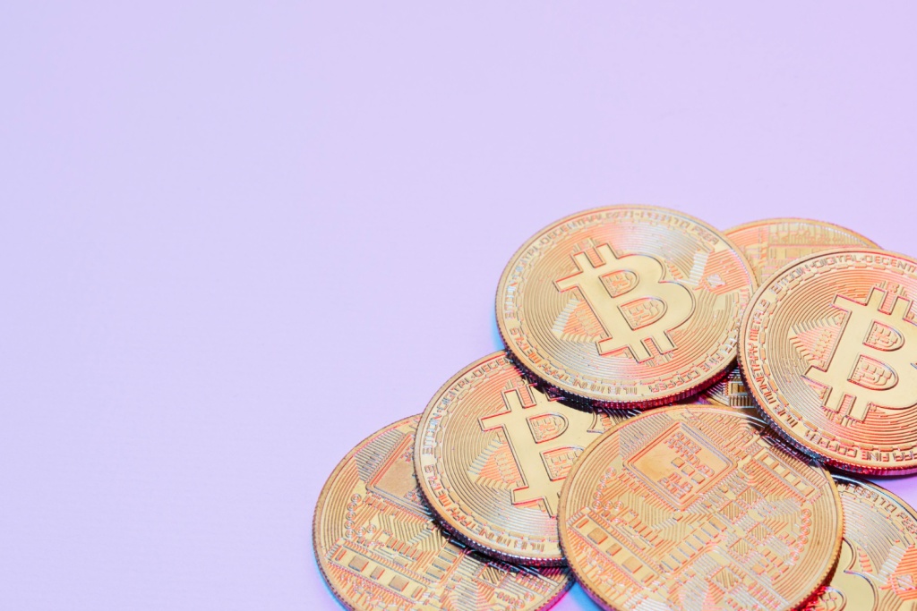 Курс биткоина выровнялся после падения до 58,8 тысячи долларов Курс биткоина выровнялся после падения до 58,8 тысячи долларов