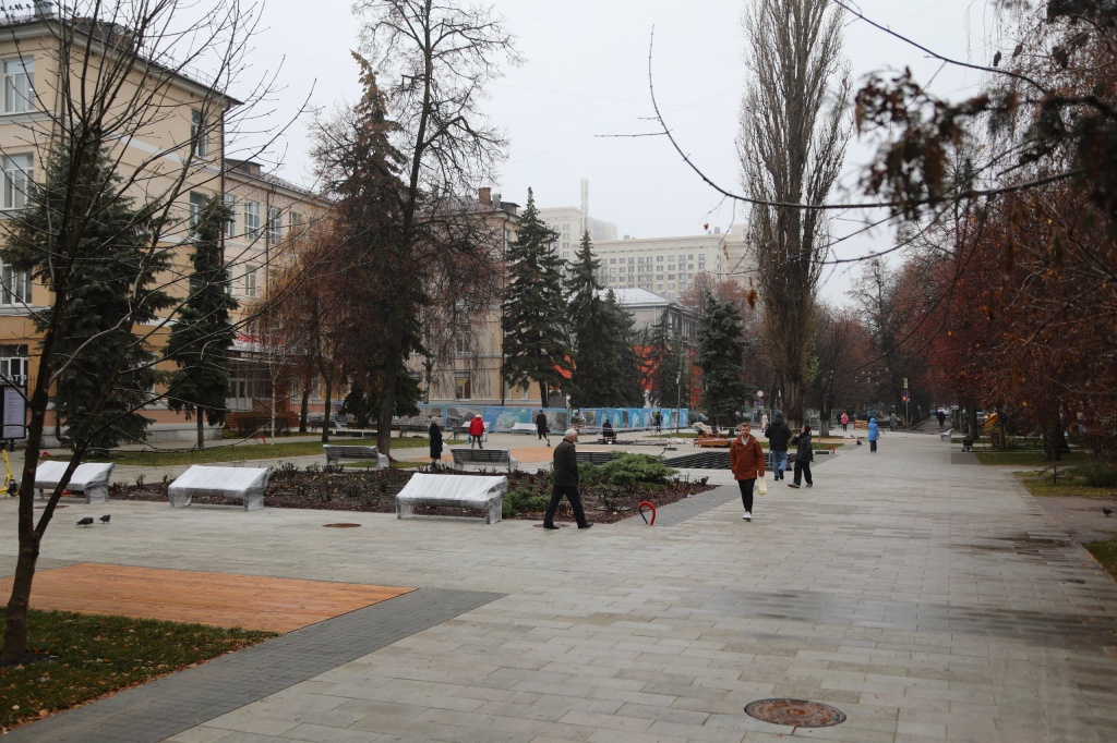 Мэр Воронежа рассказал о благоустройстве улицы Карла Маркса: на участке от проспекта Революции до улицы Фридриха Энгельса установили малые архитектурные формы в дореволюционном стиле