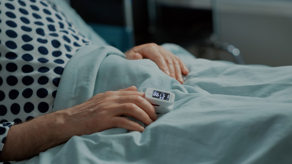 В Тавде принудительно госпитализировали местного жителя, больного туберкулёзом