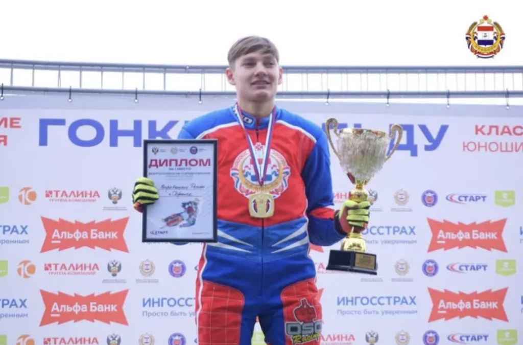 Гонщик из Саранска победил во Всероссийских соревнованиях по мотогонкам на льду