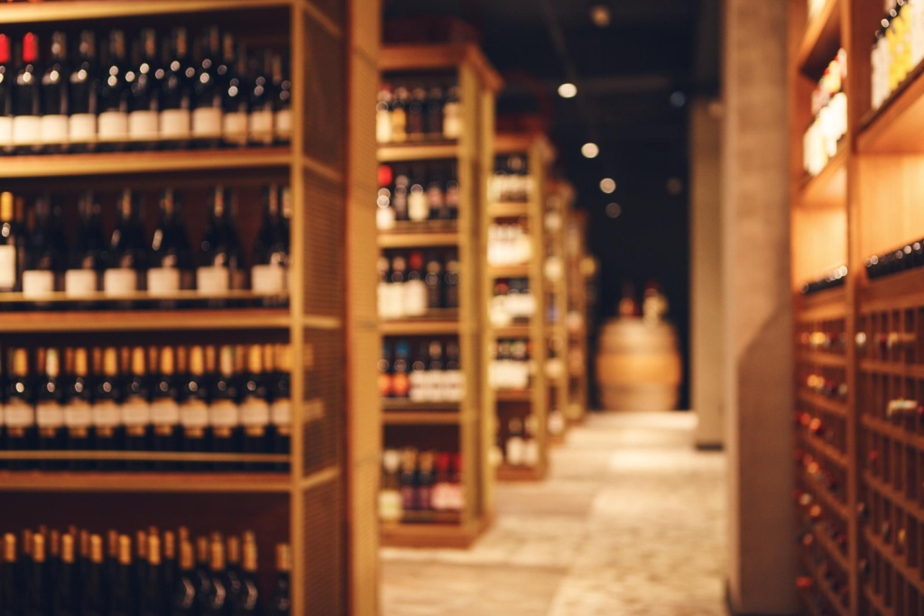 В Приангарье розничную торговлю алкогольными напитками будут проверять через мобильное приложение "Инспектор"