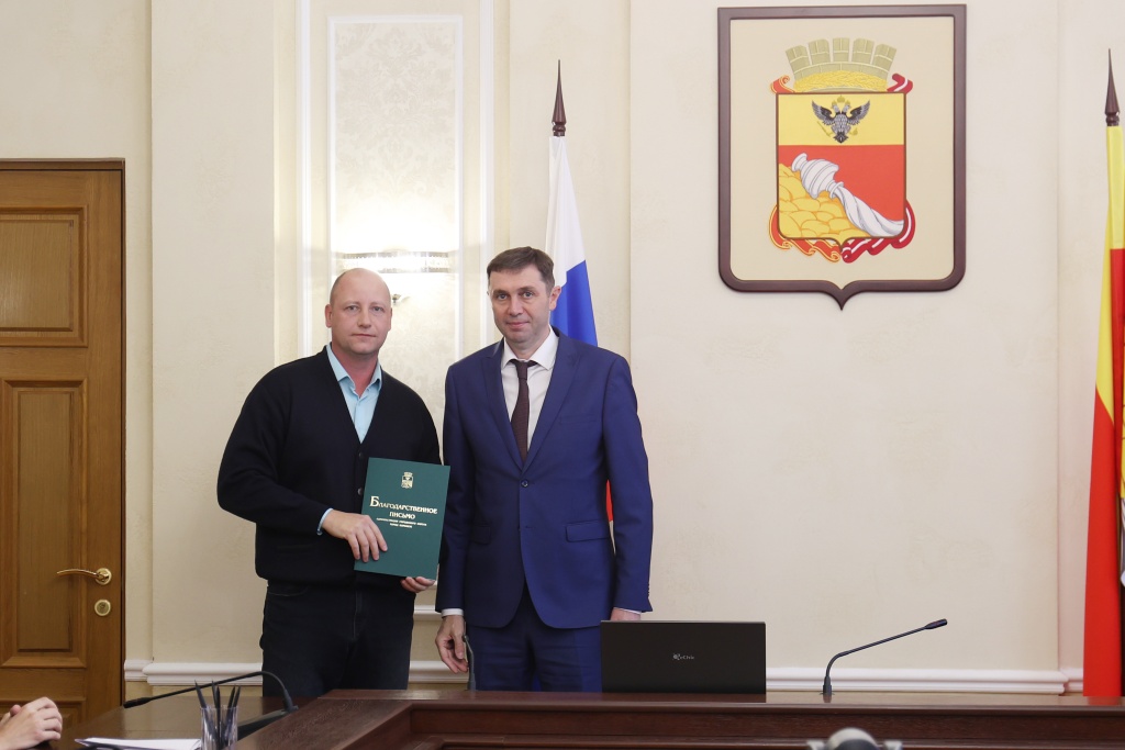 «Этот поступок заслуживает уважения»: мэр Воронежа поблагодарил коммунальщиков за помощь при тушении пожара «Этот поступок заслуживает уважения»: мэр Воронежа поблагодарил коммунальщиков за помощь при тушении пожара