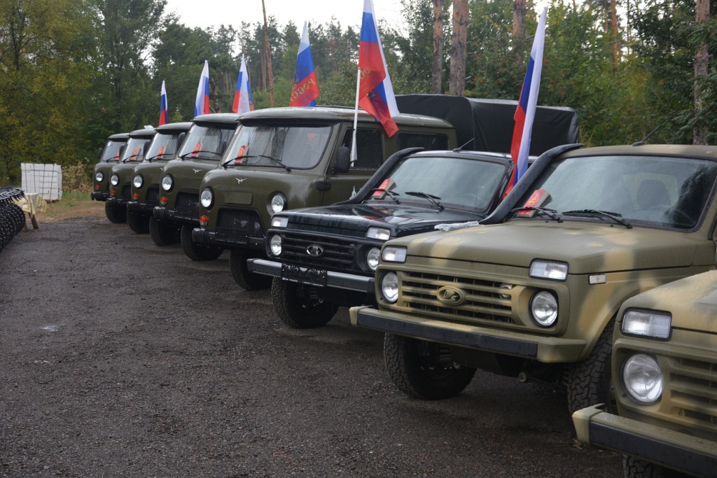 Сила в единстве: депутаты Воронежской гордумы присоединились к передаче техники для бойцов на передовую