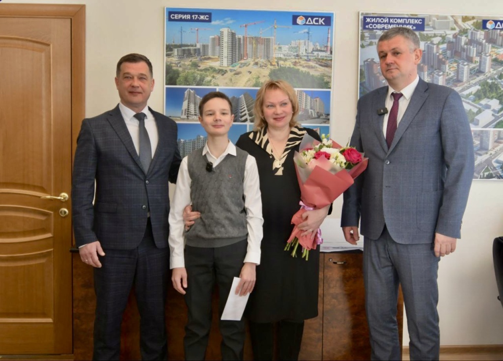 Депутат Воронежской городской Думы Андрей Бойко поддержал сына героя СВО в день получения паспорта