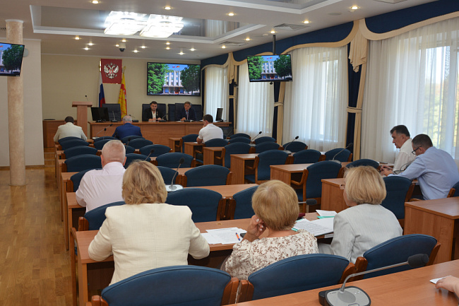 Бюджет Воронежа‐2026: депутаты согласовали перераспределение средств — на воду, школы и инфраструктуру
