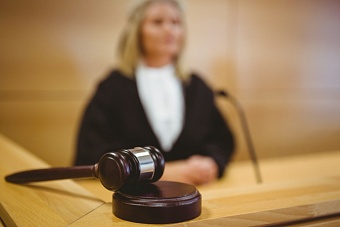 Прокуратура Свердловской области добивается через суд ускорения расселения 10 аварийных домов в Верхотурском округе